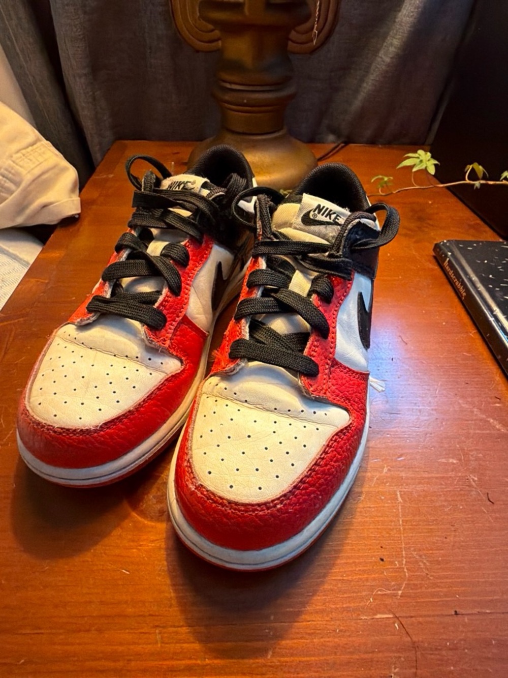 Nike Kids Low-Top Sneakers in Red, White & Black